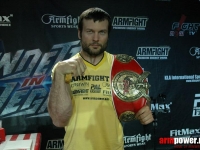Larratt signed a contract to fight with Tsyplenkov # Armwrestling # Armpower.net