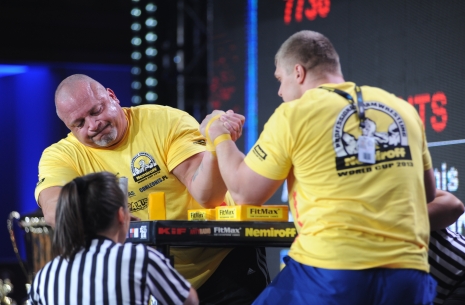 VIDEO Nemiroff 2013 Christian Binnie vs Dzmitry Shmyko +95kg left hand # Armwrestling # Armpower.net