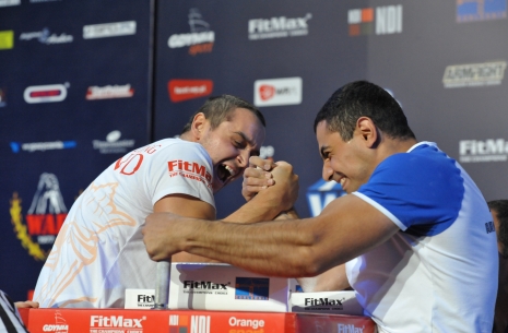 A scandal or a deserved win? Controversy over the match Bartosiewicz vs. Akperov # Armwrestling # Armpower.net