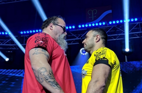 Tim Bresnan vs Rustam Babayev: fouls festival. # Armwrestling # Armpower.net