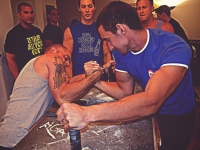 Unknown „horse” on the media race track # Armwrestling # Armpower.net
