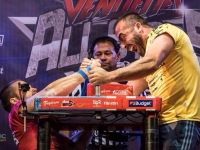 Game of nerves at the Arnold Classic # Armwrestling # Armpower.net