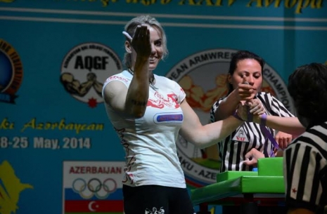Marlena Wawrzyniak wins gold in Baku! # Armwrestling # Armpower.net