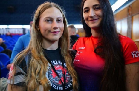 Arm-Sisters: Bogdana and Paulina # Armwrestling # Armpower.net