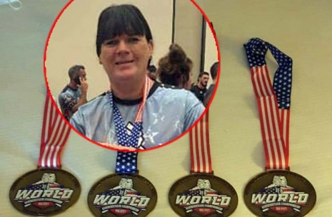 Robin Marie Chandler: four gold medals! # Armwrestling # Armpower.net